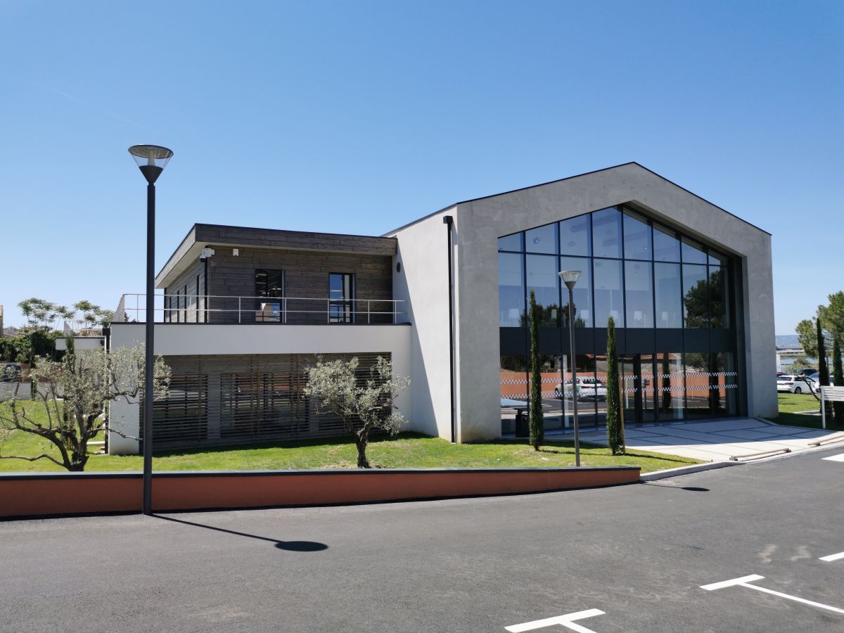 Siège du constructeur Villas Prisme à Vitrolles en région PACA Siège du constructeur Villas Prisme à Vitrolles en région PACA