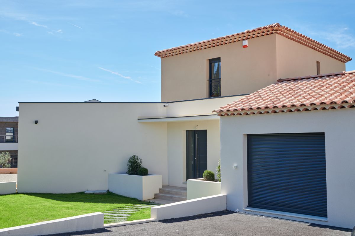 Villa en région PACA bénéficiant de toutes les prestations du constructeur VILLAS PRISME Villa en région PACA bénéficiant de toutes les prestations du constructeur VILLAS PRISME