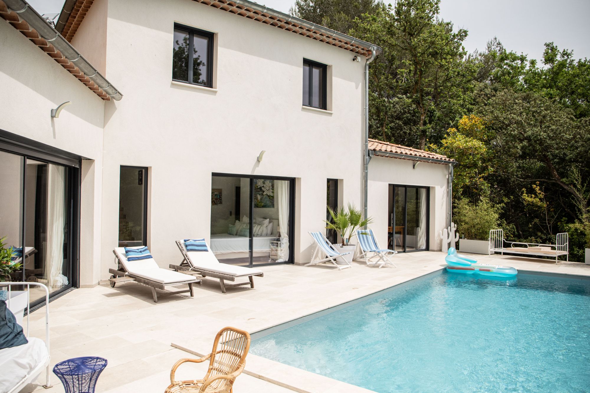Maison contemporaine à étage partiel