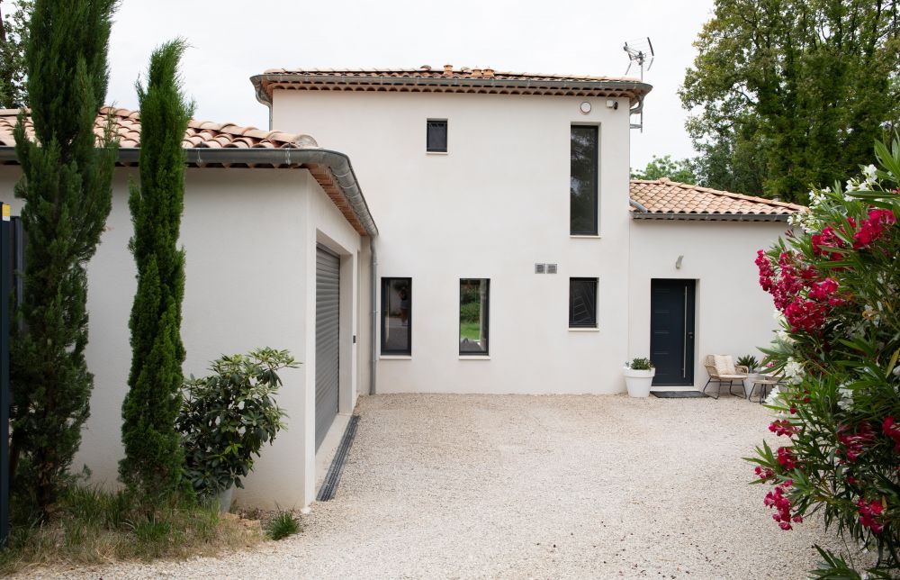 Maison contemporaine à étage partiel