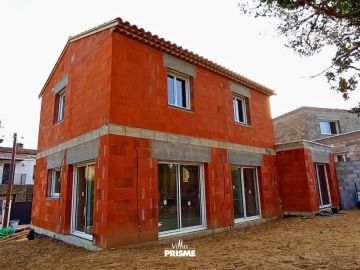 🏗️ CHANTIER EN COURS (83)
👉 Découvrez toutes nos réalisations : lien en bio !

Cette maison contemporaine prend forme et arrive dans sa dernière ligne droite...