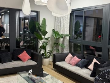 Hier soir avait lieu l’inauguration de notre nouvelle agence à Aubagne 🏠

Merci à tout ceux qui ont bravé le froid pour venir fêter ça avec nous ! 🥳...