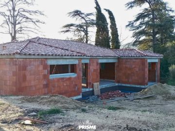 👷‍♂️ CHANTIER EN COURS (83)

Cette maison de 117 m² située dans le Var poursuit son évolution 🏡
✔️ 3 chambres
✔️ 2 salles de bain
✔️ Garage

ETAPE :
🔨 Pose...