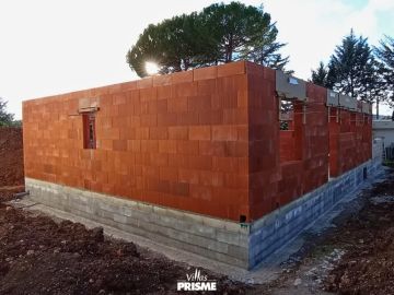 👷‍♂️ CHANTIER EN COURS DANS LE 83

Depuis son démarrage en janvier, ce projet de maison individuelle avance étape par étape.

✔️ Élévation des murs en cours...