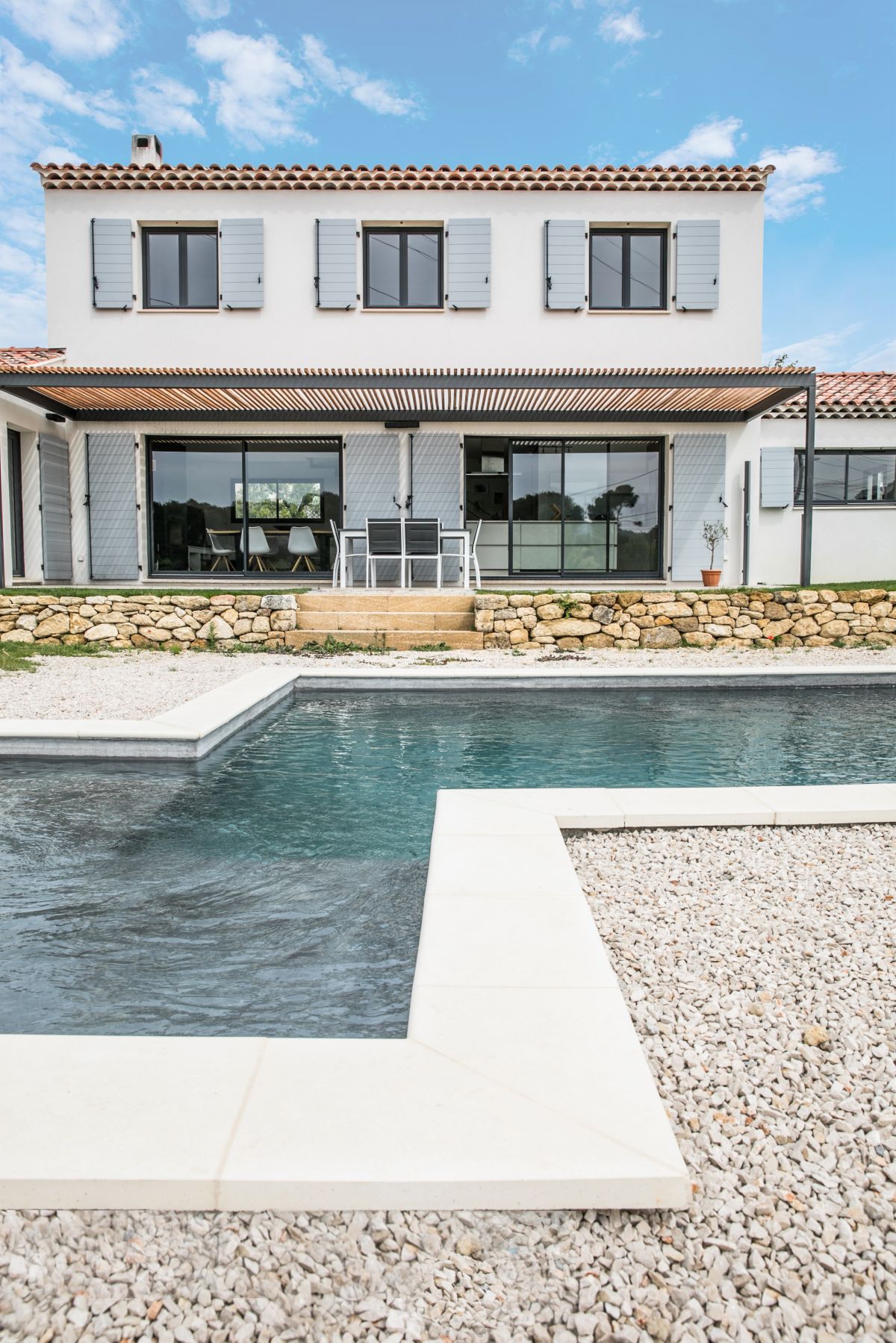 Maison avec piscine construite par VILLAS PRISME en r&eacute;gion PACA
