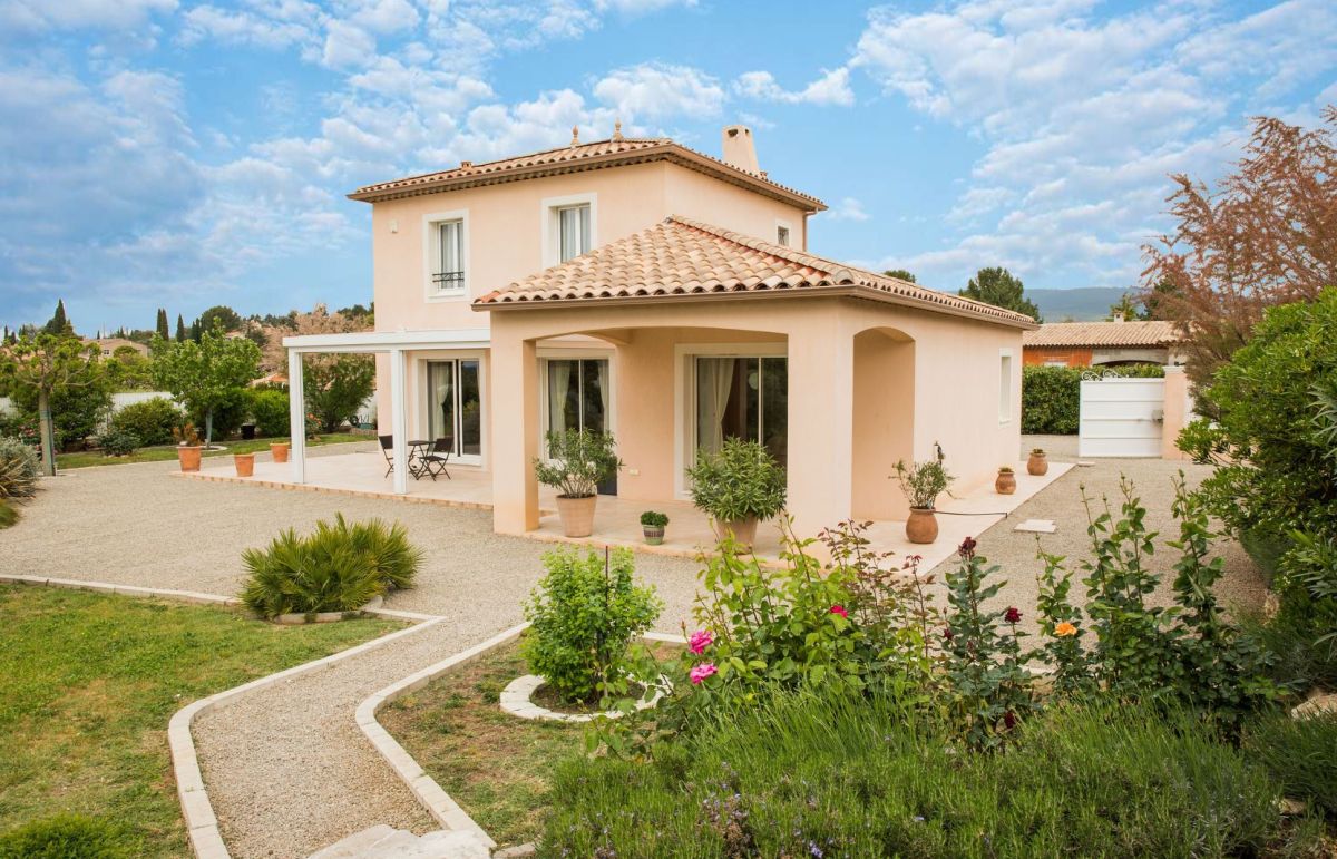 Fa&ccedil;ade villa proven&ccedil;ale