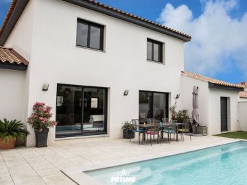 🏡 MAISON DU MOIS

Direction Miramas (13) pour découvrir cette réalisation contemporaine inspirée de notre modèle Julia.

Cette maison offre un cadre de vie...