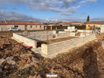 👷‍♂️ CHANTIER EN COURS à Régusse (83)
Le chantier avance concrètement avec la réalisation des fondations 🧱

🔜 Prochaines étapes :
✔️ Passage du plombier pour...