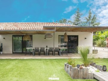 🏡 MAISON DU MOIS dans le (13)

🏡 Maison contemporaine de plain-pied
📐 176 m² habitables avec 4 chambres
🌿 Grand jardin paysager & terrasse couverte pour...