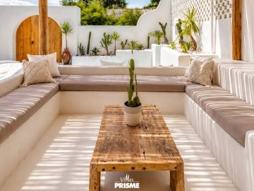 ✨ INSPI DÉCO
Cette année, la tendance extérieure met à l’honneur les matériaux naturels 🌞
Bois brut, pierre naturelle, rotin, lin, teintes sable et ambiances...