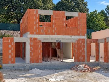 🏗️ CHANTIER EN COURS dans le (13)

La construction avance pour cette belle maison individuelle à étage de 170 m² signée Villas Prisme 🏡

Pensée pour offrir...